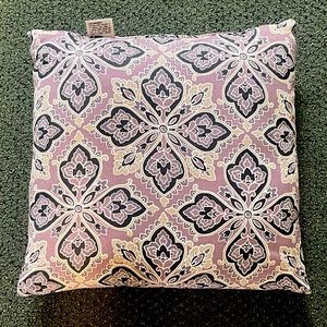 Outdoor throw pillows